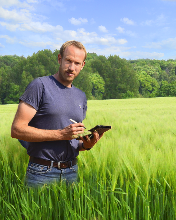 Lukas-Weßling-im-Gerstenfeld___Webseite